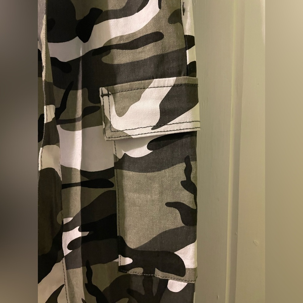 Almost famous camo tie joggers-large NWOT - Picture 3 of 8